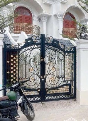 cần bán nhà 2 tầng mặt tiền đường sử hy nhan tp huế . giá giảm cho căn cuối cùng