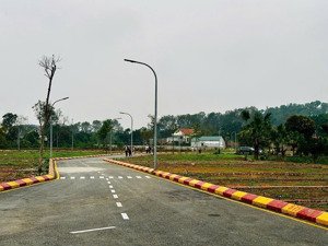 bán cắt lỗ lô đất hoà lạc đường thông view hồ sát đô thị đh qghn