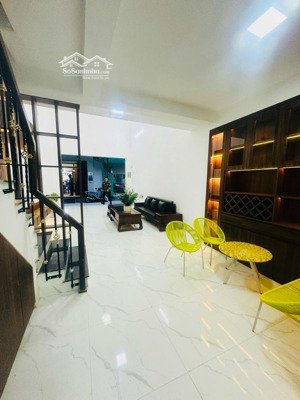 bán nhà đê la thành, dt 40m, 5 tầng, mt đẹp, giá 11.2 tỷ, kinh doanh, mặt ngõ thông, thang máy