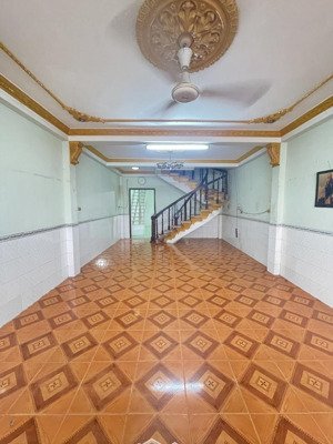 nhà tân bình 86m2 - lạc long quân, p8 - ngang hơn 4m, vuông - 7.6 tỷ