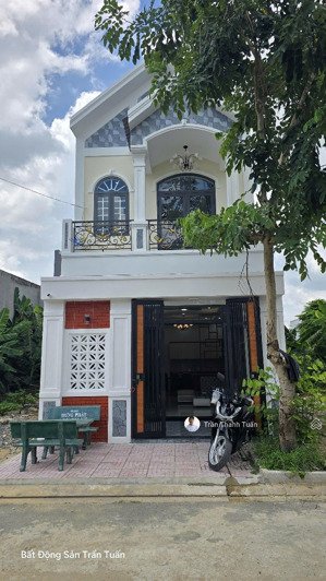 nhà mặt tiền đường nhựa 14m, ngay trường học, 5x15 sổ hồng hoàn công