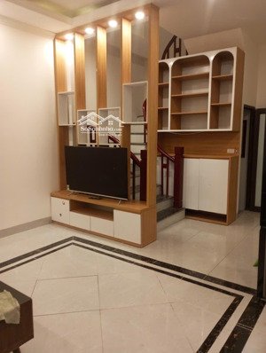 nhà đẹp 5 tầng phúc lợi, long biên giá chỉ 5.5 tỷ thương lượng sâu cho khách thiện chí