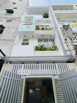 bán gấp! nhà hiếm giá tốt q1 đường cô giang, phường cô giang. hẻm thoáng. sổ cầm tay sang tên ngay