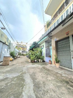 quận tân phú- nhà đẹp hòa bình hẻm xe hơi 6m nhà 1 trệt 1 lầu mới đẹp -cửa vân tay-3.65 tỷ