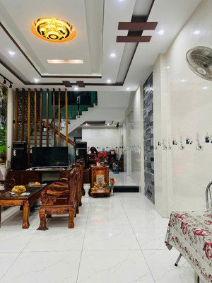 chính chủ cần bán nhà 3 tầng mặt tiền dương đức hiền, hòa minh, liên chiểu