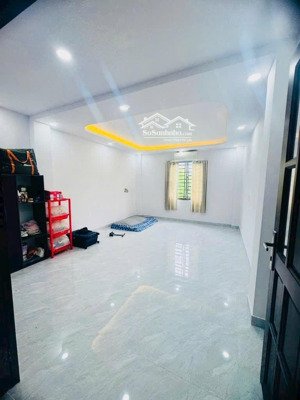 nhà có thang máy . 11.8 tỷ tl hẻm 8m nguyễn sơn. tân phú dt 4x18. nhà 1 lửng 4 lầu sân thượng.