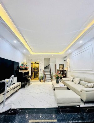 hót nhất lúc này, hoàng hoa thám 45m2x6tầng, ở luôn, thang máy, ngõ thông, thoáng, ở sướng hơn 9tỷ