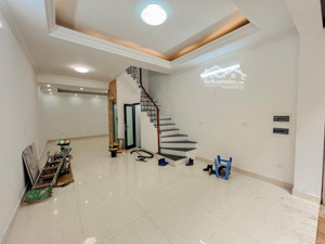 bán nhà hoàng văn thái.bàn cờ 55m2 20,8 tỷ .2 ôtô lượn vòng quanh