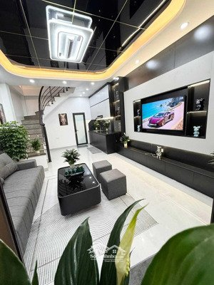 nhà đẹp gần đường ô tô quanh 7 tỷ- ở ngay