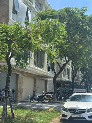 bán nhanh shophouse mặt võ chí công giá cực tốt.