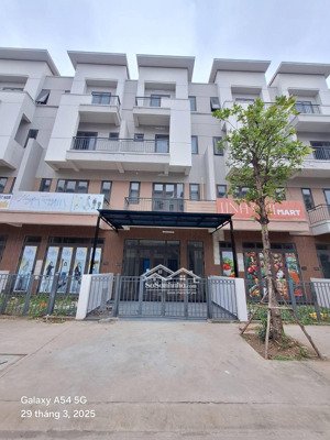 bán nhà đã hoàn thiện centa diamond 5,8 tỷ đang cho thuê 15tr/ tháng quá rẻ