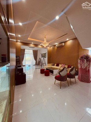 bán nhà mặt phố tại nguyễn thị sáu, 8,5 tỷ, 100m2, 4pn, 5wc, 4 tầng