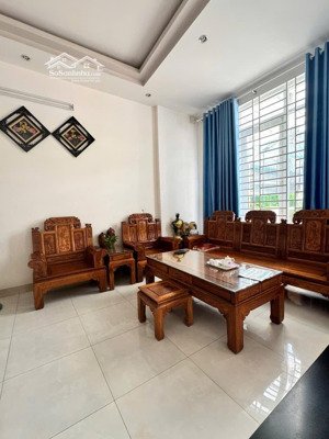 bán nhà 2 tầng đẹp - đường phú xương- vĩnh hải nay là bắc nha trang - 180m2 ngang 6,7m - 52 tr/m2