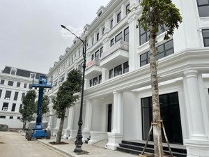 cần bán căn louis city hoàng mai diện tích 93m2 đường 12m view đẹp, giá tốt nhất thị trường