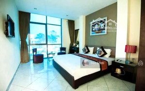 hiếm! chính chủ bán gấp khách sạn phố hoàng cầu đống đa, 8 tầng thang máy giá siêu hời