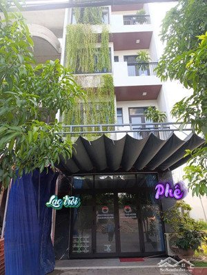 tòa nhà cực đẹp - mà giá đầu tư - đường trục lớn 10m chính hữu