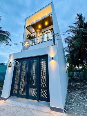 nhà 1 trệt 1 lầu đường ô tô 7 chỗ cách lê văn phẩm 100m, tặng full nội thất, gần big c