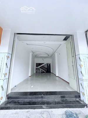 nhà 5 tầng mặt tiền hùng vương đối diện tttm chi lăng trung tâm hải châu đà nẵng