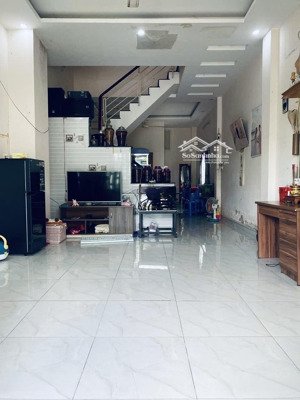 cần bán gấp dãy trọ 3 tầng 306m2 thổ cư, dòng tiền 20 triệu/tháng, giá chỉ 9.3 tỷ