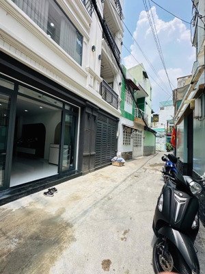 gần mặt tiền_đường số 9_cạnh làng hoa (nguyễn văn khối) 80m2 4x20 hơn 6tỷ_ôtô vào nhà