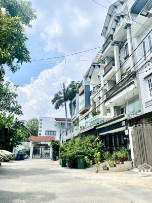 bán gấp nhà mặt phố hoàng quốc việt, 12,8 tỷ, 80m2, 4pn, 4wc