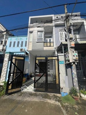 chính chủ bán nhà trệt lầu kp đông tác, đông hòa. sân để dc xe 7c. 3pn, 3wc. dt 74m. huống đông