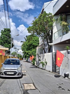 nhà đẹp 3 tầng / 4 ngủ - kiệt 6m nguyễn hữu thọ - ngay cổng sân bay - giá bán gấp