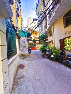 siêu hiếm nhà thang máy - sát mặt phố lớn - giá cực sốc - chính chủ cần bán gấp