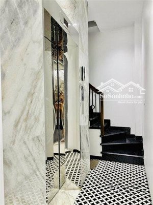 nhà xây mới thái thịnh, 6 tầng thang máy - 45m2- nhỉnh 9 tỷ- 3 thoáng - ô tô cách nhà 30m.