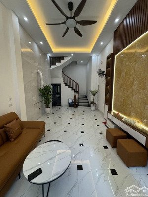 đường hoàng mai, 30m2 , 5 tầng , ngõ trc nhà 3m , cách 3 nhà ra đường ô tô . chỉ 7,5 tỷ