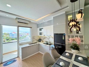 hướng đông nam siêu mát - view phố biển - gần sát biển
