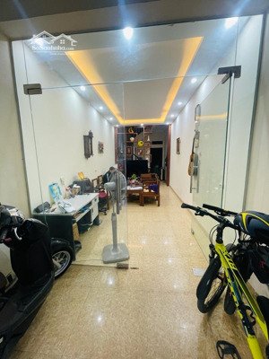 55m2 mặt ngõ thông vỉa hè kinh doanh, ô tô tránh dừng đỗ, sổ vuông vắn, giá thương lượng