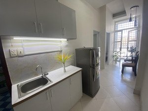 cho thuê căn hộ 2 phòng ngủ bancol, full nội thất, rộng 50m2, ngay ga tàu sài gòn q3
