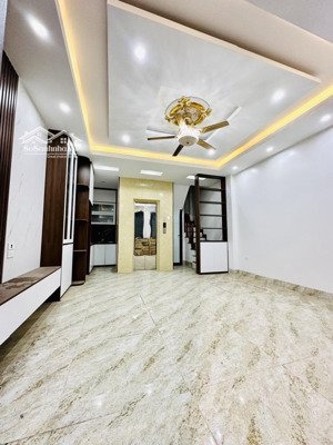 siêu phẩm 5 tầng xây mới, thang máy nhập, thiết kế thông sàn thoáng sáng, cách 50m ra ô tô, 8,9 tỷ