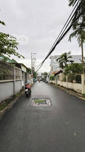 bán căn hộ dịch vụ 166m giá 14,2 tỷ có 25 phòng tăng nhơn phú b, q.9 diện tích 166m2