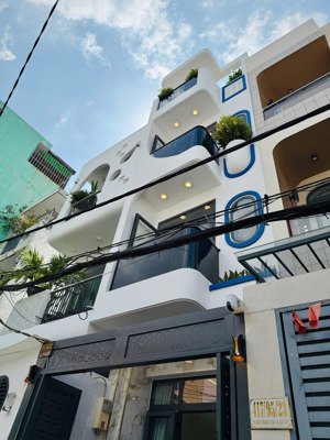 cần bán gấp căn nhà hxh quang trung , phường 10 , quận gò vấp