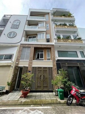 bán gấp nhà đẹp 5t (5pn, 5wc) - đường nhựa 8m có lề-5x11-ngay cầu vượt đường hương lộ 2 - nhỉnh 5tỷ