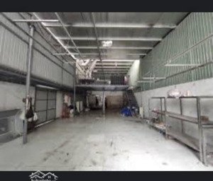 nhà nguyên căn trống suất có gác dt 140m2 mặt tiền dg xe tải