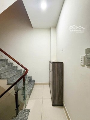 nhà 4 tầng kiên cố 33m 2pn master 3wc + sân thượng ,hẻm 1 sẹc sát mặt tiền ,phan văn trị