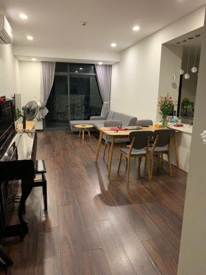 cho thuê chung cư 2pn2wc 120m2 discovery complex mặt đường cầu giấy, full nội thất siêu đẹp