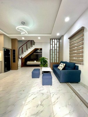 bán nhà đại la - lô góc thoáng sáng 33m 5 tầng mt 5m, ô tô đỗ gần, tiện ích bạt ngàn, trung tâm hbt