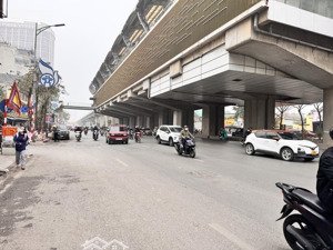 mặt phố nguyễn trãi 30m,giảm giá sốc 11,9 tỷ; 6 tầng, mt4,3m , kinh doanh sầm uất.