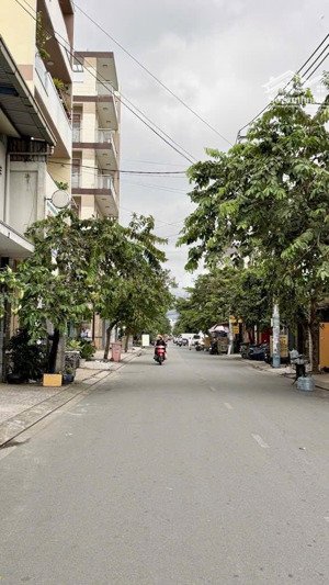 gấp gấp!! chủ nhiệt tổng giảm 1tỷ3 còn 7tỷ2 1/ hương lộ 2 nhà ngang 8m x 11m vuông a4