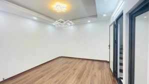 cự khối,gần hồ 31ha,trường học,chợ,gần khu tái định cư 30m2 5 tầng nhỉnh 5 tỷ ô tô đỗ giá đầu tư