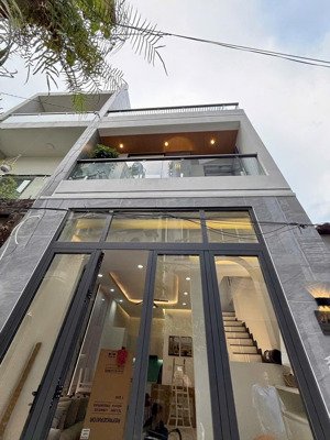 bán nhà mới đẹp ở nguyễn thái sơn, gò vấp, 6,38 tỷ, 40m2( 4,5mx 8m), trệt 2 lầu, có pn dưới trệt