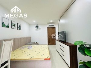 studio - full nội thất - máy giặt riêng - ban công ngay công viên làng hoa