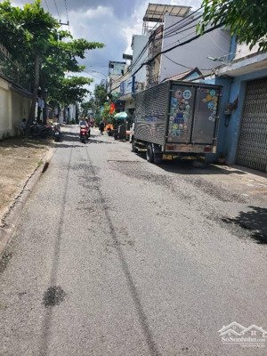 gấp bán nhà dt 5 x21.5m ngay aeon mall tân phú đường xe tải thông nhỉnh 8 tỷ