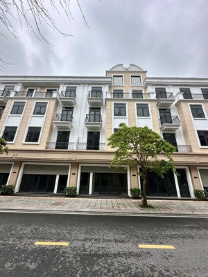 vincom shop house royal park. đông hà quảng trị. diện tích 82mét giá 6 tỷ