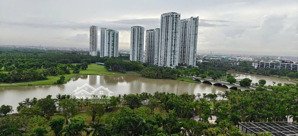 cần bán căn 3 ngủ onsen hướng đông nam toà r3 giá 8.290 tỷ lh 