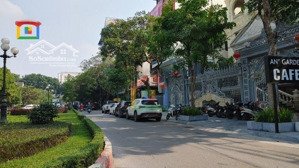 cho thuê biệt thự đô thị văn quán. dt 180m2 x 3,5 tầng. giá 40 triệu /tháng